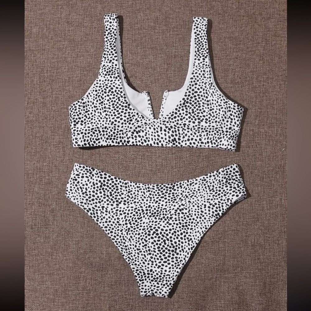 Women’s Bikini - Picture 3 of 7